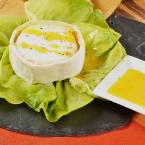 Gebackener Ziegenkäse mit Mangodressing